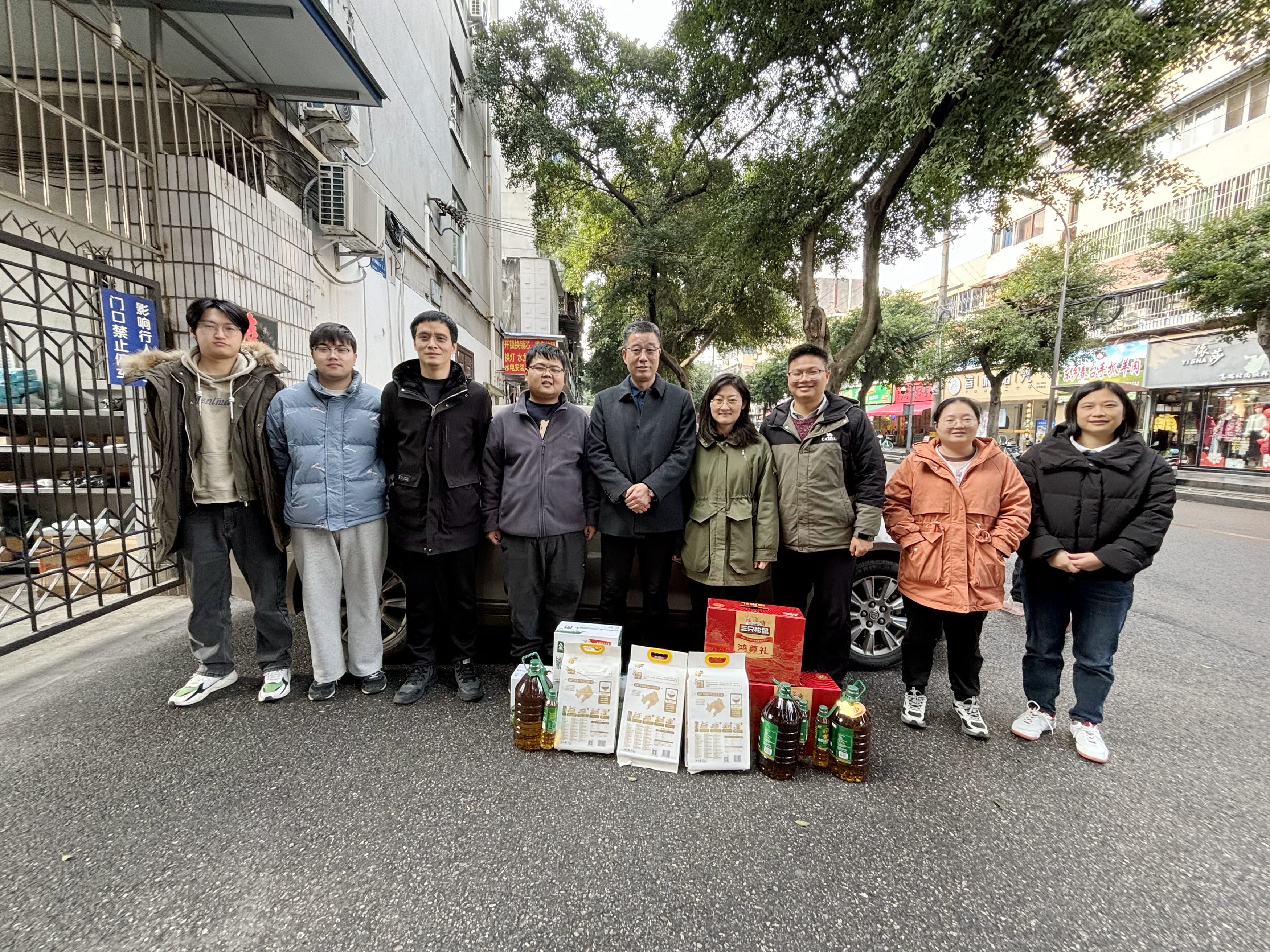 自然AG真人娱乐厅项目送温暖