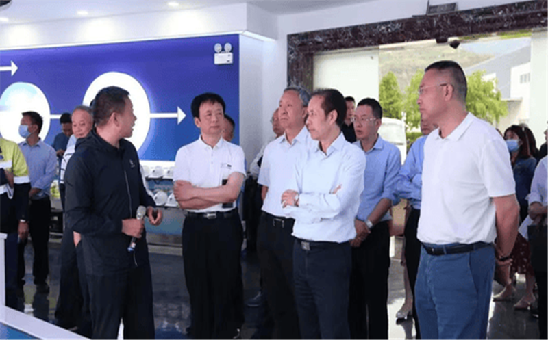 省自然AG真人娱乐投资集团党委书记、董事长陈贵林陪同省委省政府决议咨询委员会主任陈光志赴雅安调研
