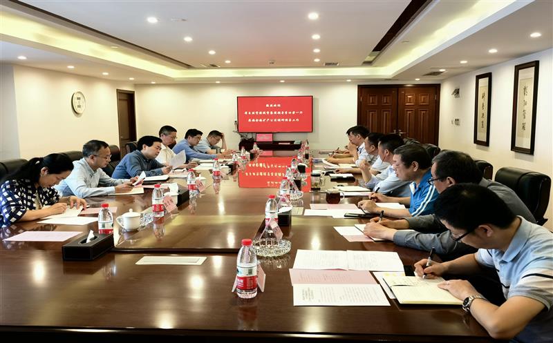 集团向导李仕荣一行赴金？蟛餮