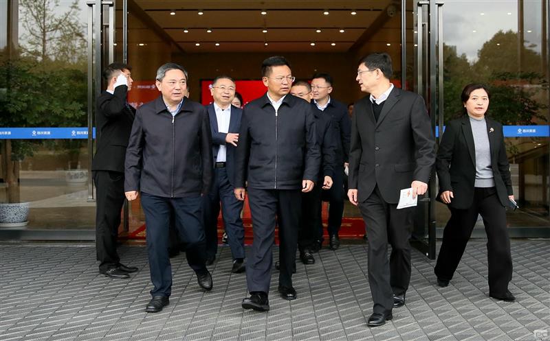 副省长段毅君在省自然AG真人娱乐投资集团调研时强调，落实“两个主体”职责，提升全省战略性矿产AG真人娱乐供应包管能力