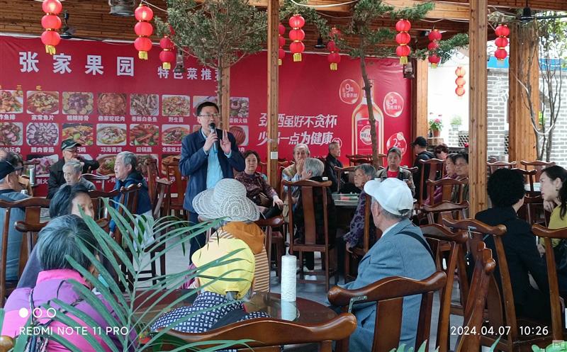 攀西公司开展退休职工春游踏青运动