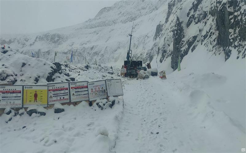 缺氧不缺精神，艰辛不怕受苦 | 向在风雪中斗争的金核地勘人学习