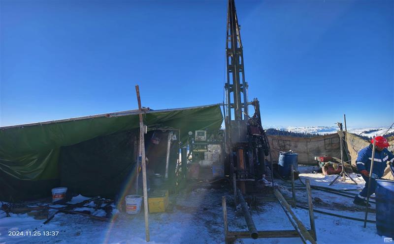 浴“雪”奋战的新疆特克斯钻探工程项目